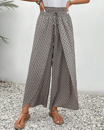 WIDE-LEGGED TROUSERS IN A GEOMETRIC PRINT