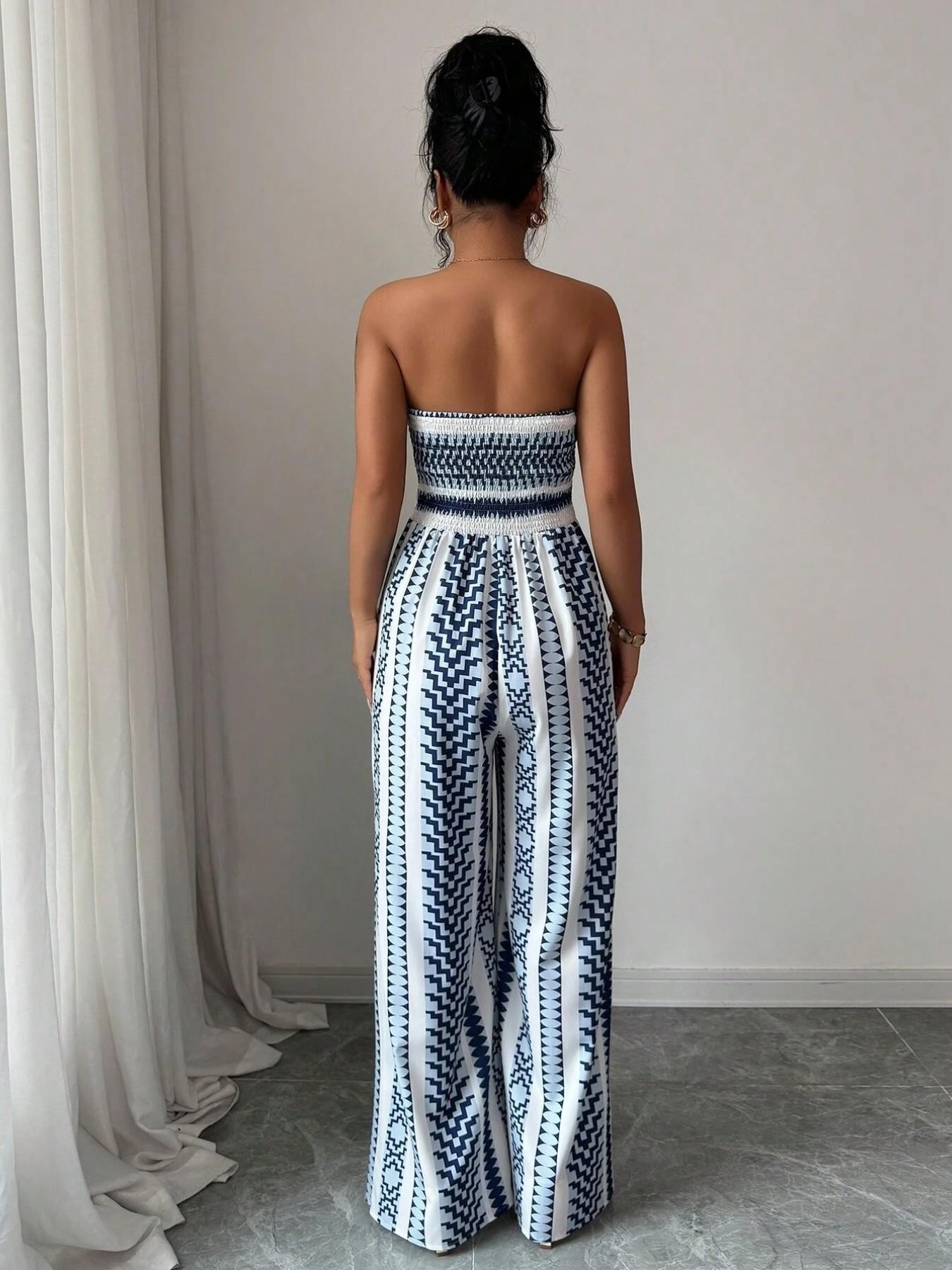 👗 Geometric Jumpsuit with Halter Neckline & Side Slit – Unique print & elastic back