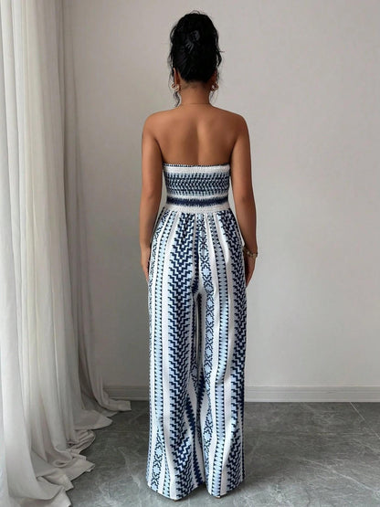 👗 Geometric Jumpsuit with Halter Neckline & Side Slit – Unique print & elastic back