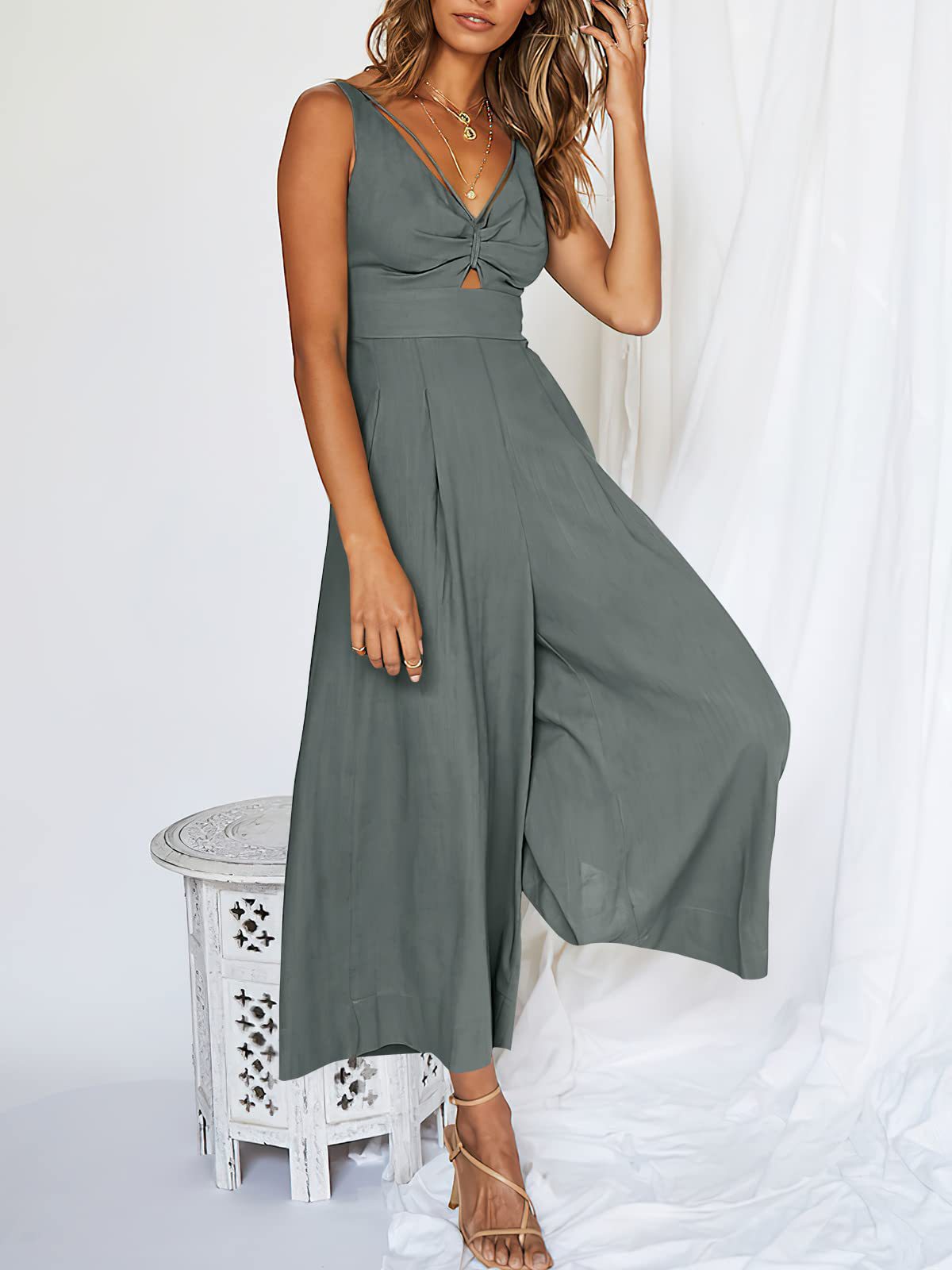 💃🔥🔥Create your unique charm with our V-neck high waist jumpsuit, and be the center of attention at any party!🔥✈️🔥