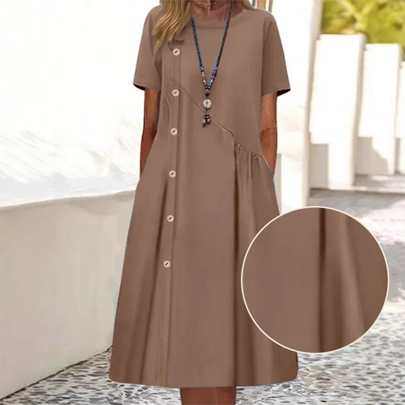 Women's dress with short sleeves and a decorative button