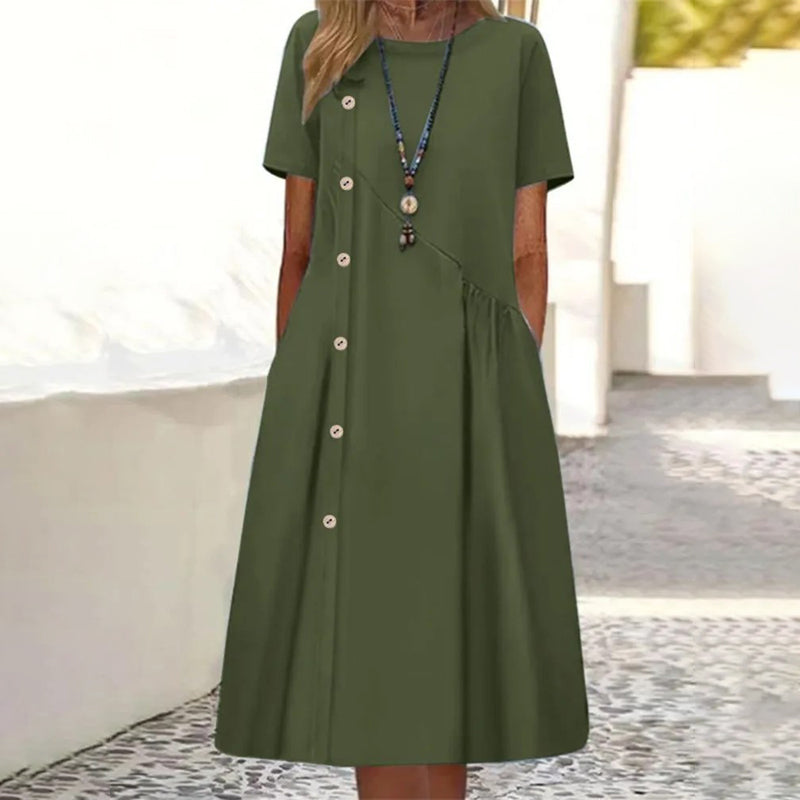 Women's dress with short sleeves and a decorative button