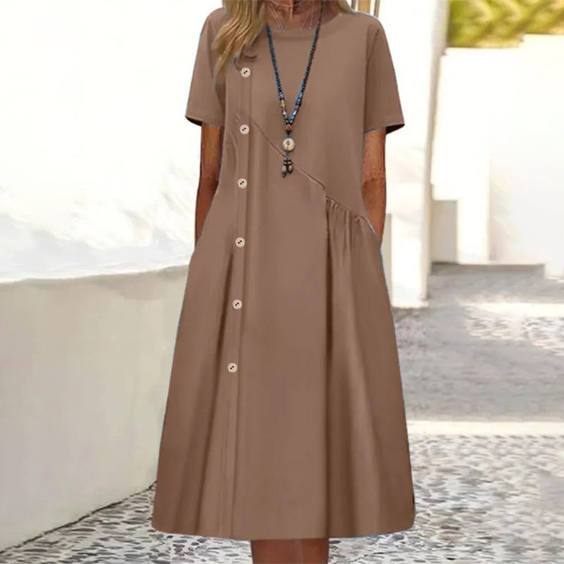 Women's dress with short sleeves and a decorative button