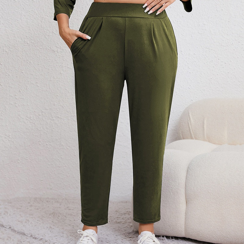 Women's Plus Size Tapered Pants with Pockets