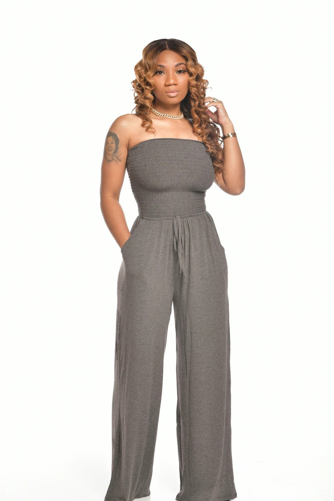 🔥2024 Hot Sale 49%-OFF🔥Off Shoulder Solid Color Smocked Jumpsuit