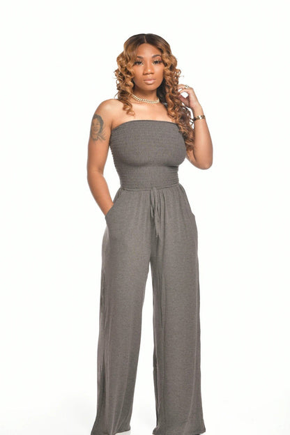 🔥2024 Hot Sale 49%-OFF🔥Off Shoulder Solid Color Smocked Jumpsuit
